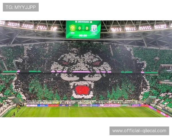 国安主场谢幕战温情瞬间，工体球迷巨型TIFO致敬球队