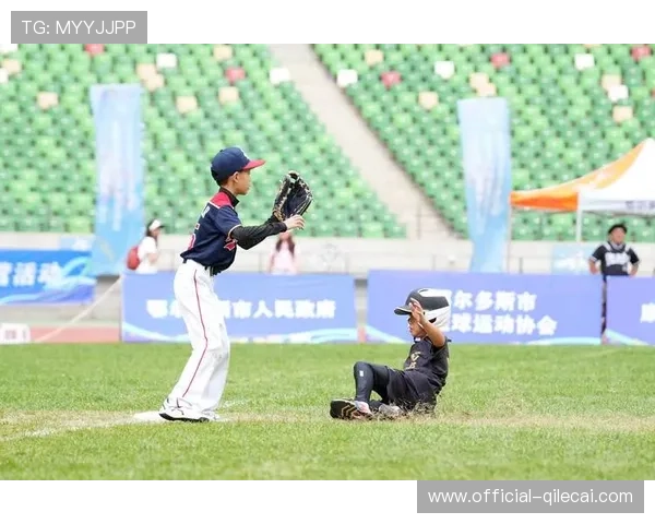 四川省青少年体育系列赛棒垒球总决赛吸引全省500余名选手参与