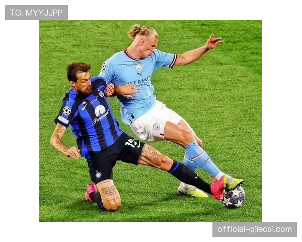 特写镜头：国米中卫阿切尔比一次关键的门线解围